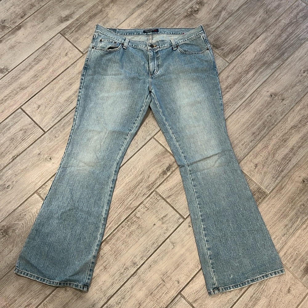 American Eagle light wash flat jeans